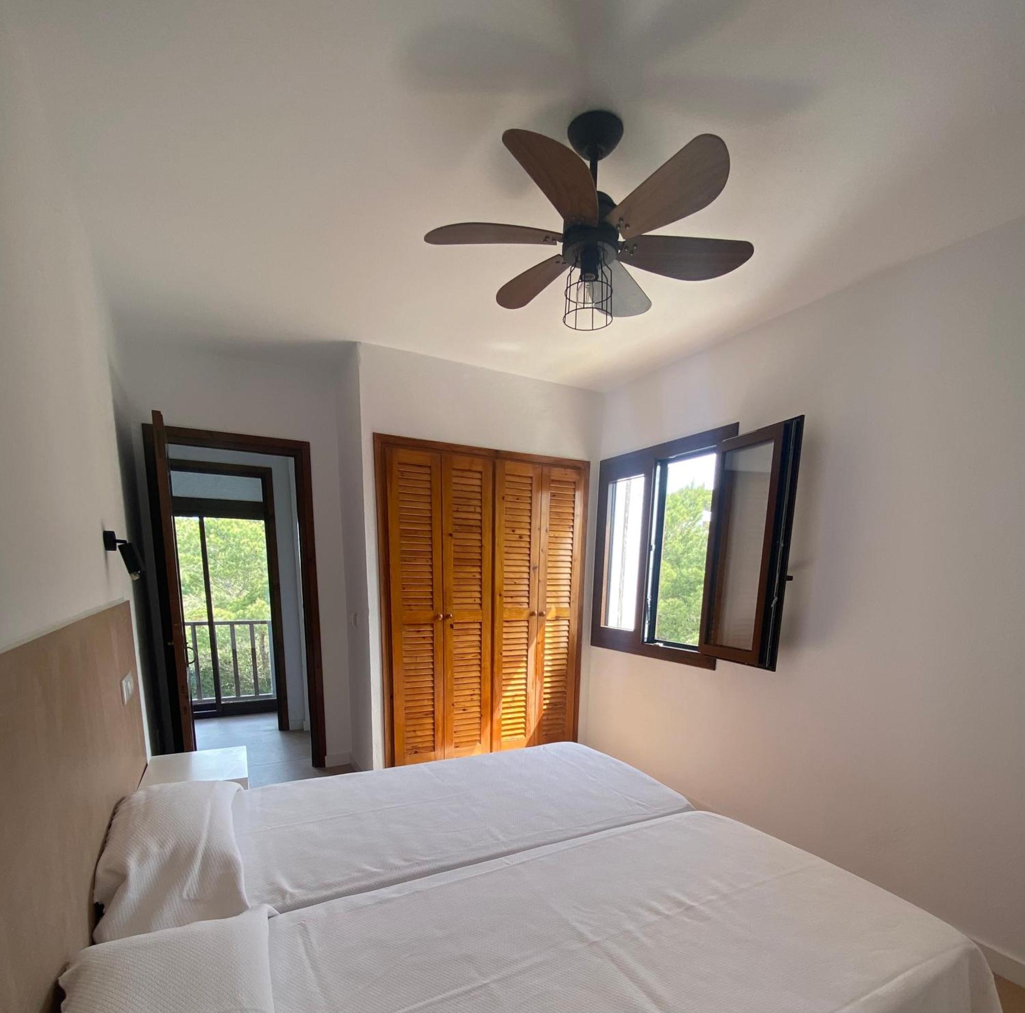 Apartamentos Sa Cornisa Cala Morell Esterno foto